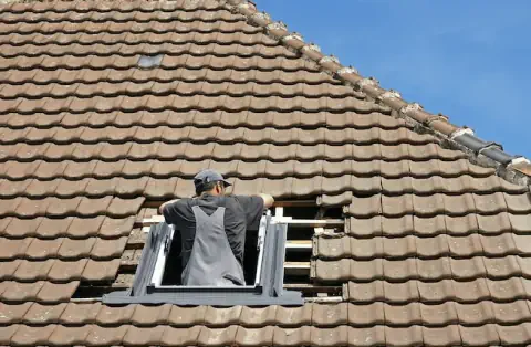 Pose de velux à Mouliets-et-Villemartin